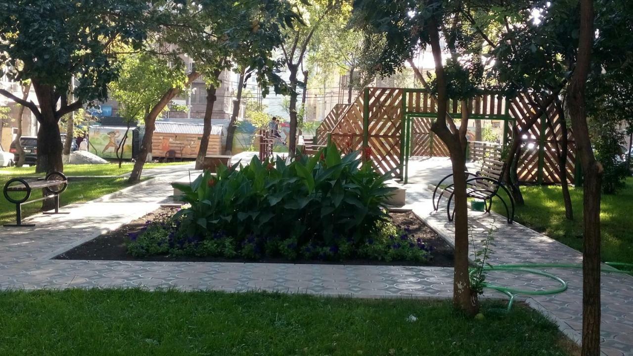 Apartment In The Center Of Yerevan By The Republic Square Buitenkant foto